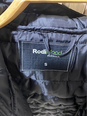 Rodi Mood siyah uzun mont