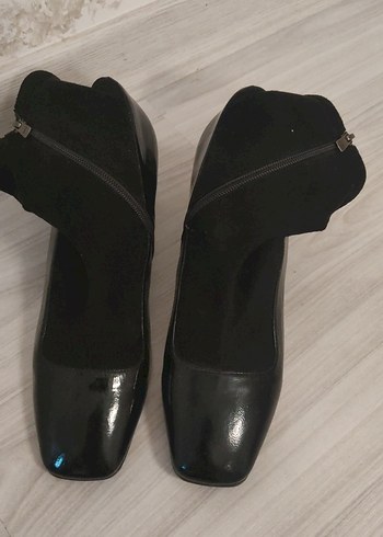 Siyah Tokalı İnce Topuklu Kadın Bot - Görsel 3