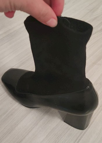 Siyah Tokalı İnce Topuklu Kadın Bot - Görsel 4