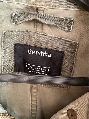 xs Beden haki Renk Bershka haki parka