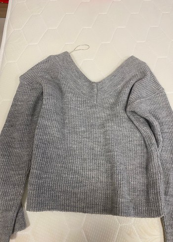 Gri V Yaka Triko Kadın Kazak - Görsel 4