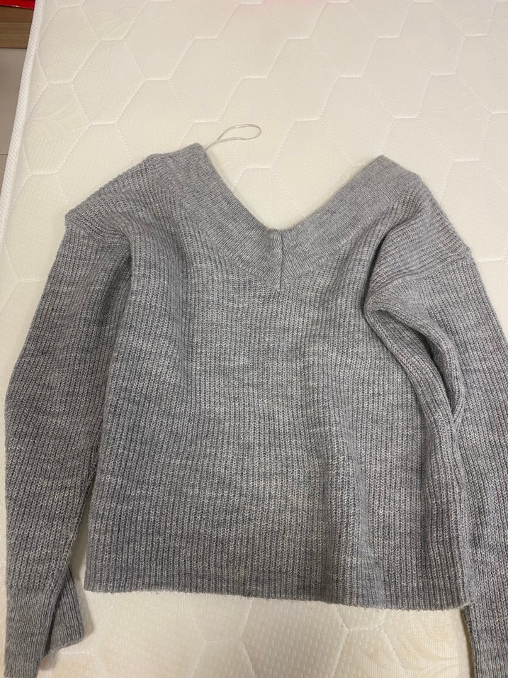 Gri V Yaka Triko Kadın Kazak - Görsel 4