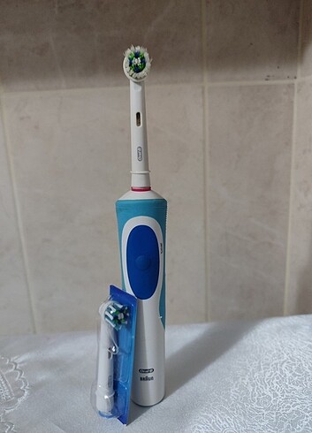 Oral-B Oral b şarjlı diş fırçası