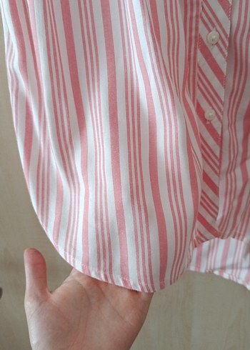 Pembe Çizgili V Yaka Kolsuz Pamuk Gömlek - Görsel 4