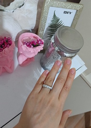 Şeffaf Beyaz Minimalist Düğün Yüzüğü - Görsel 3