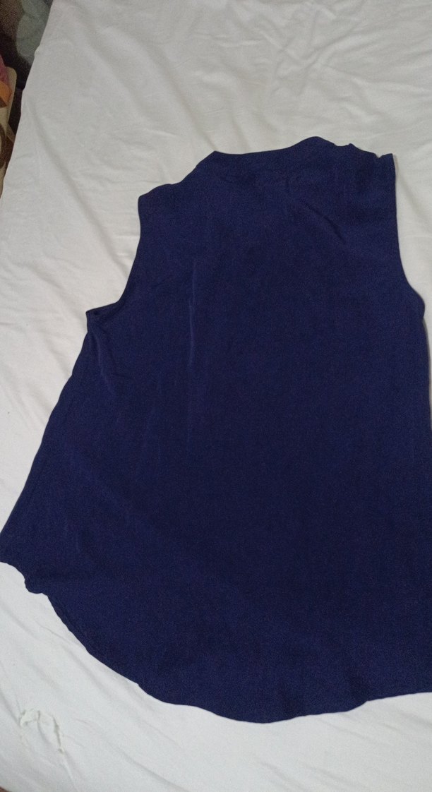 Düğmeli V Yaka Kolsuz Hamile Bluzu - Görsel 3