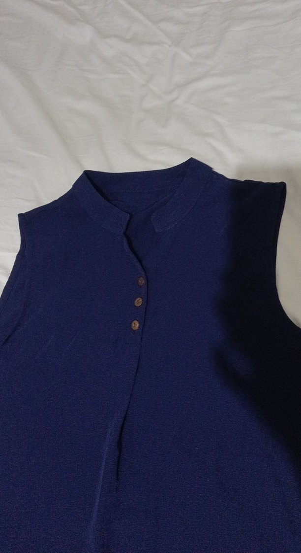 Düğmeli V Yaka Kolsuz Hamile Bluzu - Görsel 2