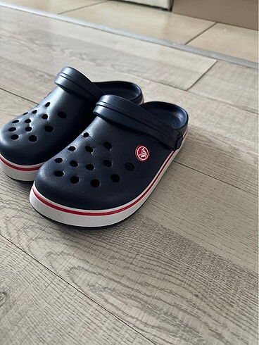 Crocs Ünisex terlik Giyilmemiş..