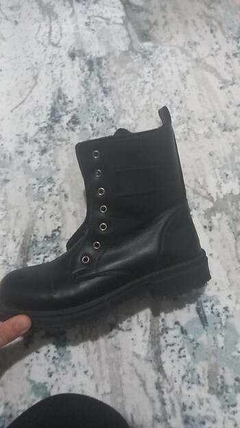 Ürün yeni gibi tertemiz sadece bir kez giyilmiş