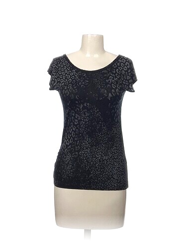 Diğer T-shirt %70 İndirimli.