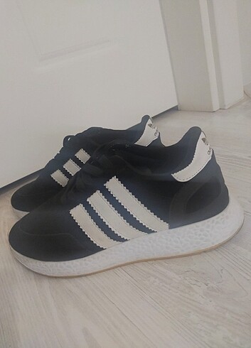 42 Beden 42 numara adidas replika sıfır temiz ayakkabi