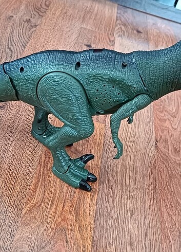 Hareketli sesli büyük dinozor