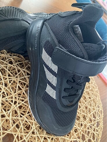 29 Beden Adidas çocuk basketbol ayakkabısı