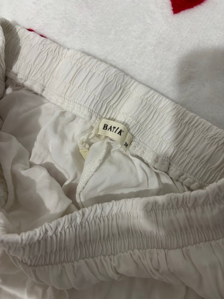 Beyaz Fırfırlı Çapraz Kesim Etek - Görsel 2