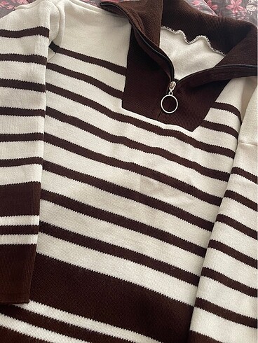 Kahverengi çizgili yakalı triko - Görsel 2