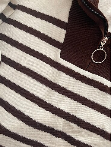 Kahverengi çizgili yakalı triko - Görsel 4