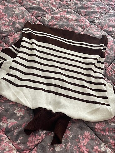 Kahverengi çizgili yakalı triko - Görsel 5