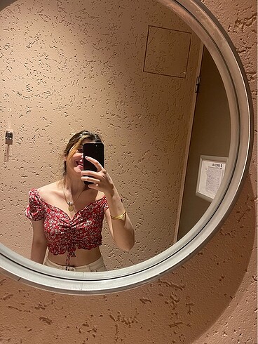 Kırmızı kelebek crop kırmızı papatyalı - Görsel 4