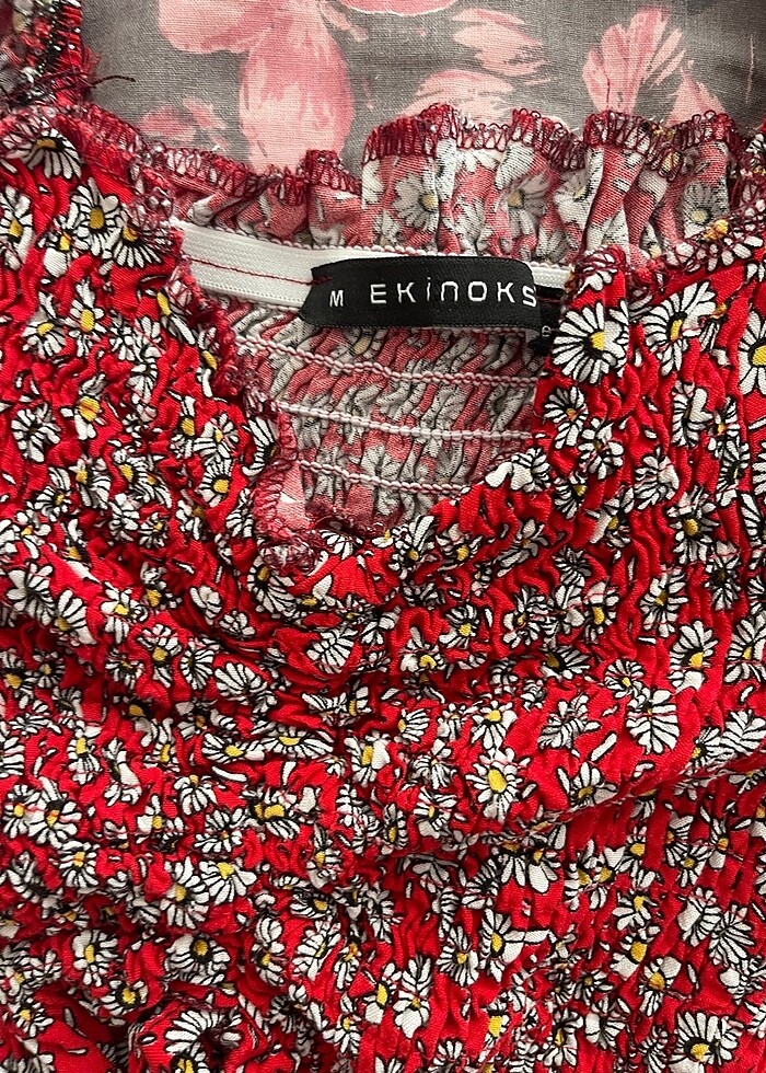 Kırmızı kelebek crop kırmızı papatyalı - Görsel 2