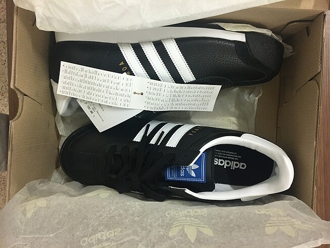 Adidas Sıfı kutusunda Adidas samoa