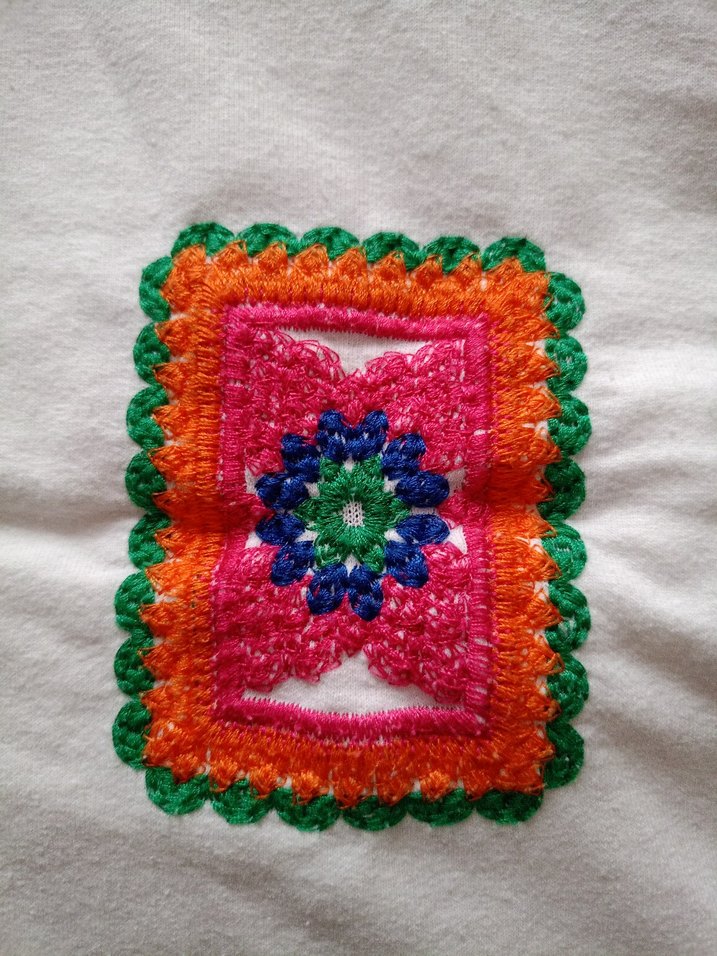 Nakışlı Beyaz Kadın Sweatshirt - Görsel 3