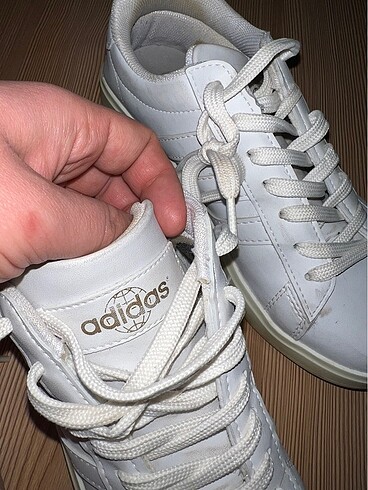 37 Beden beyaz Renk Adidas ayakkabı