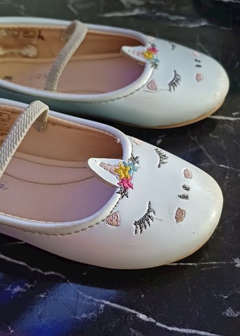 Kız Çocuk Beyaz Nakışlı Tokalı Babet - Görsel 2