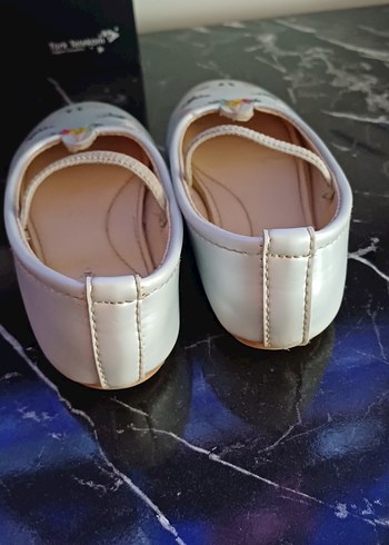 Kız Çocuk Beyaz Nakışlı Tokalı Babet - Görsel 3