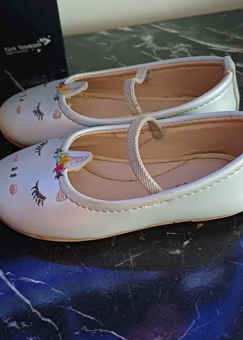 Kız Çocuk Beyaz Nakışlı Tokalı Babet - Görsel 4