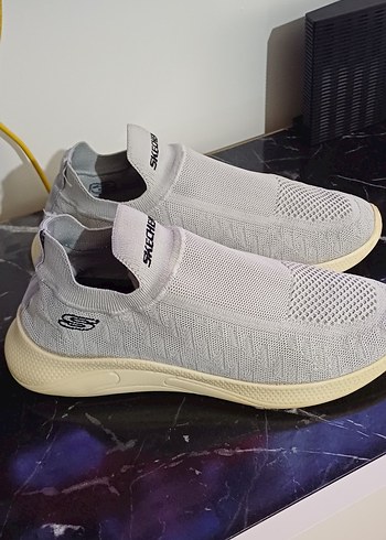 Skechers 44