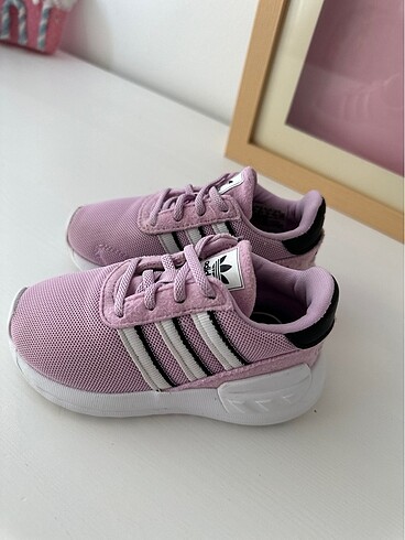 22 Beden Adidas çocuk spor ayakkabı