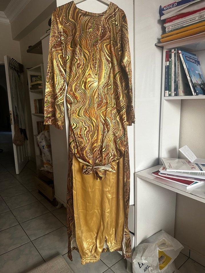 Saten Bohem Uzun Kollu Drapeli Altın Uzun şalvarlı Elbise - Görsel 2