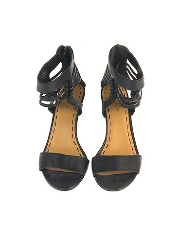 40 Beden Nine West Dolgu Topuk %70 İndirimli.