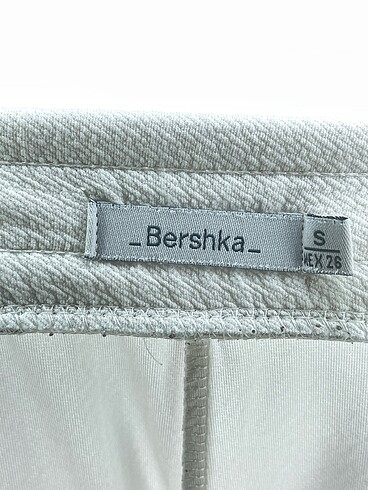 s Beden beyaz Renk Bershka Kumaş Pantolon %70 İndirimli.