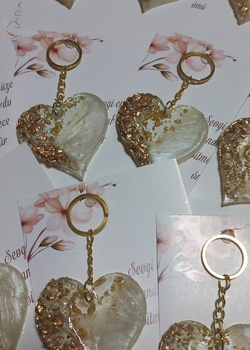 Zincir Detaylı Altın Renkli Kalp Anahtarlık - Görsel 3