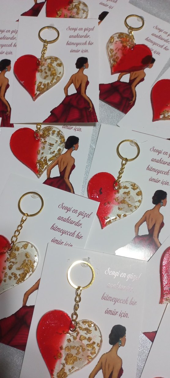 Zincir Detaylı Parlak Altın Kalp Anahtarlık - Görsel 4