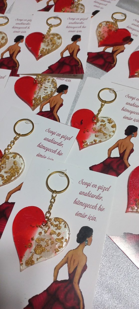 Zincir Detaylı Parlak Altın Kalp Anahtarlık - Görsel 2