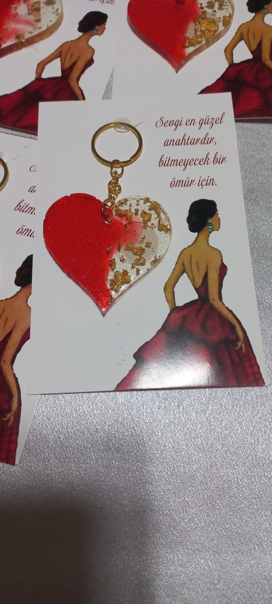 Zincir Detaylı Parlak Altın Kalp Anahtarlık - Görsel 3