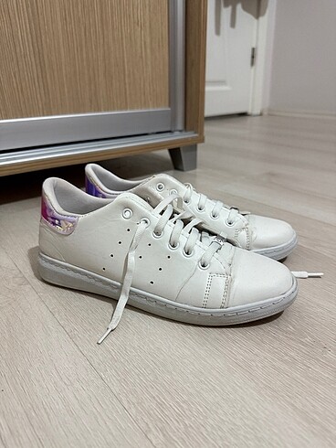 Bambi Sneakers