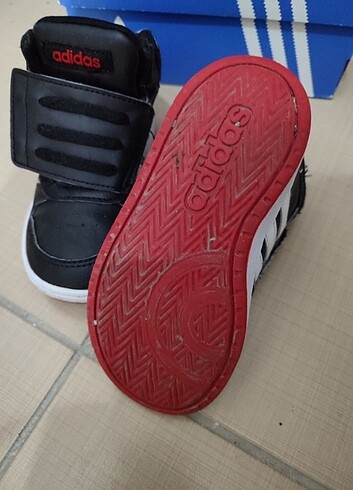 25 Beden siyah Renk Adidas ayakkabi