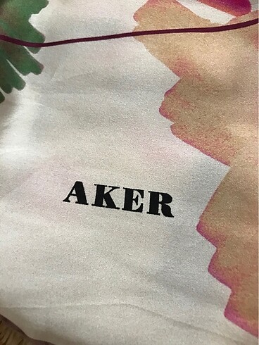 Aker Aker İpek eşarp