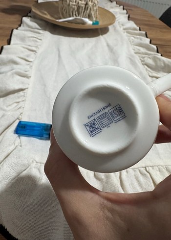 Desenli Beyaz ve Gri Porselen Fincan ve Tabağı - Görsel 3