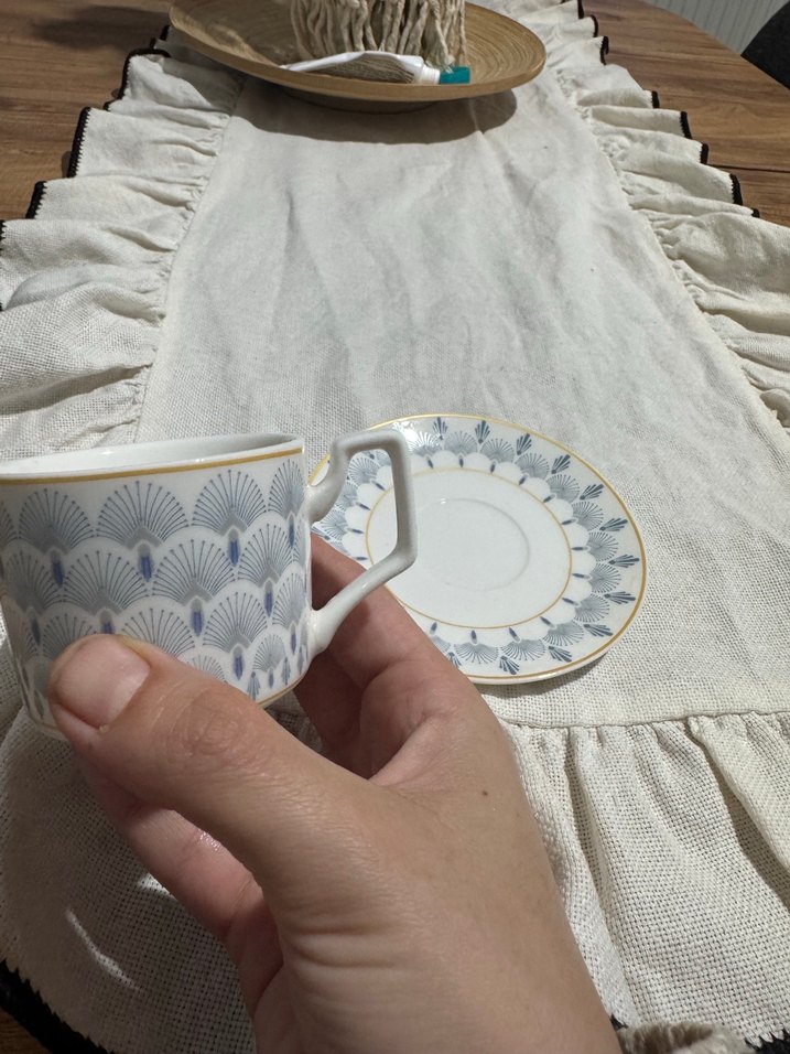 Desenli Beyaz ve Gri Porselen Fincan ve Tabağı - Görsel 4