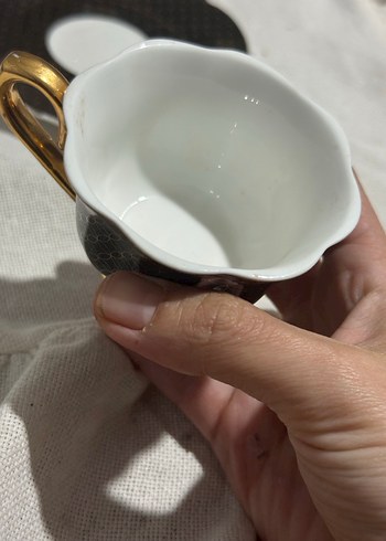 Altın Detaylı Siyah Porselen Fincan ve Tabak - Görsel 3