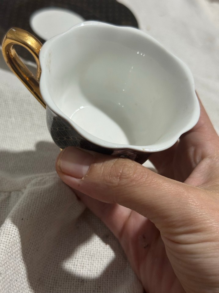 Altın Detaylı Siyah Porselen Fincan ve Tabak - Görsel 3