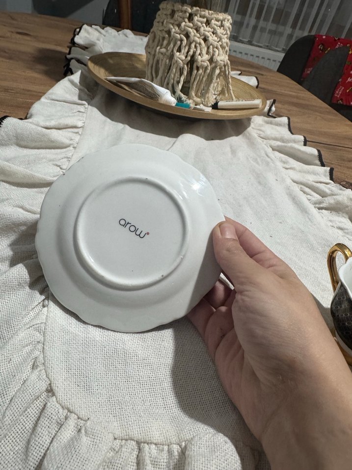 Altın Detaylı Siyah Porselen Fincan ve Tabak - Görsel 4