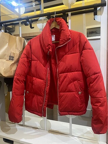 Bershka kırmızı mont