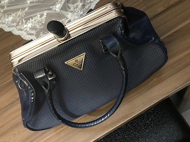 Kullanışlı şık çanta Bella Mondini