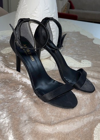Siyah Yılan Desenli Tokalı Stiletto