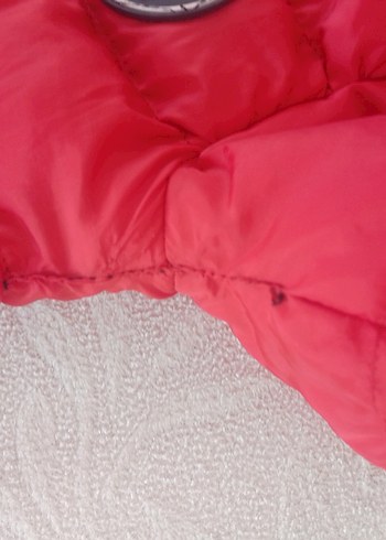 Kırmızı Kapüşonlu Erkek Çocuk Mont - Görsel 9